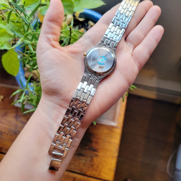 Vintage Geneva Quartz Classic Silver & Gold Womens Womans Round Analog Watch - Picture 9 of 9